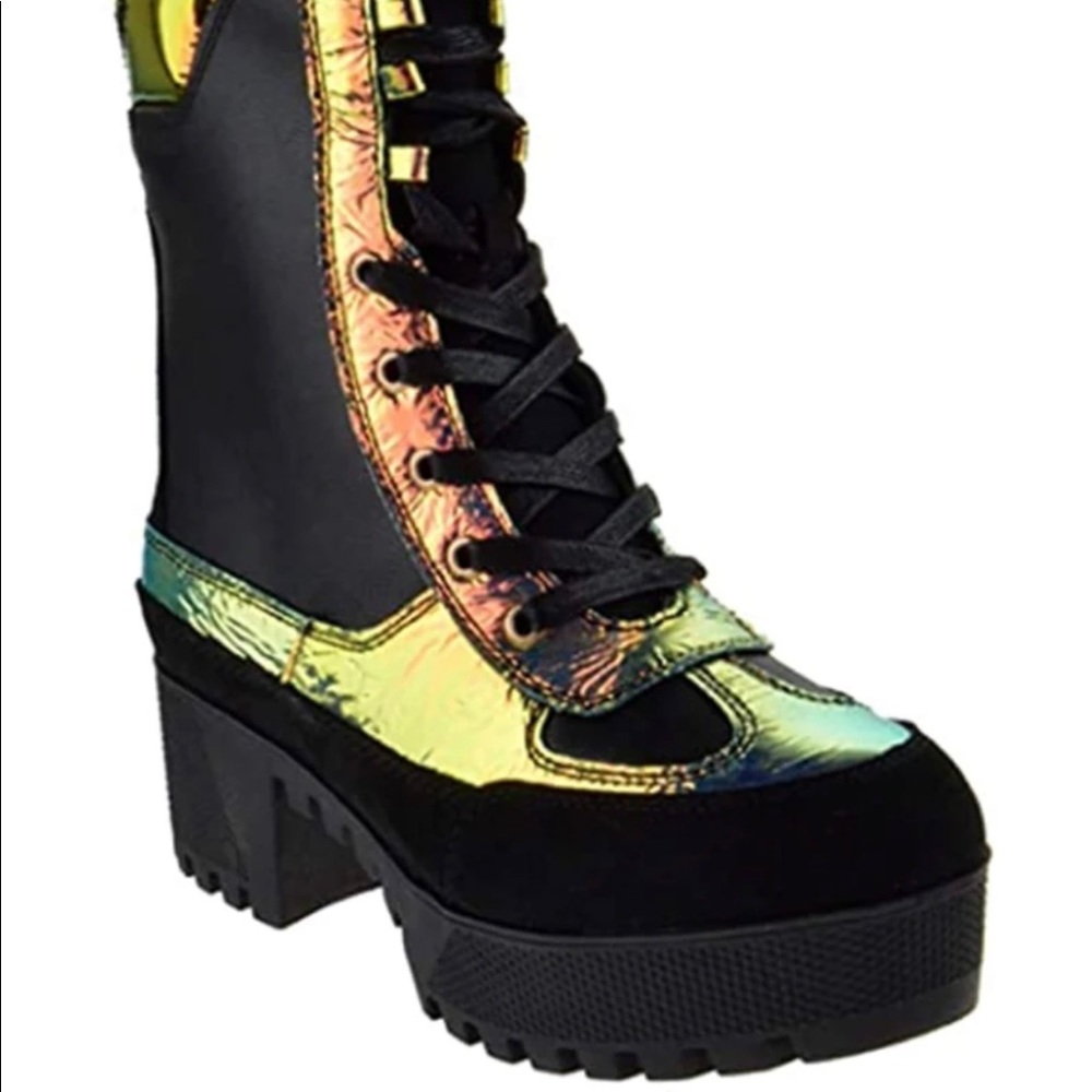 Low heel boots